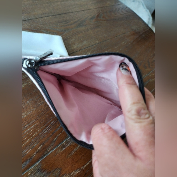 New Mary Kay & Elemis Cosmetic Bags - Picture 5 of 6